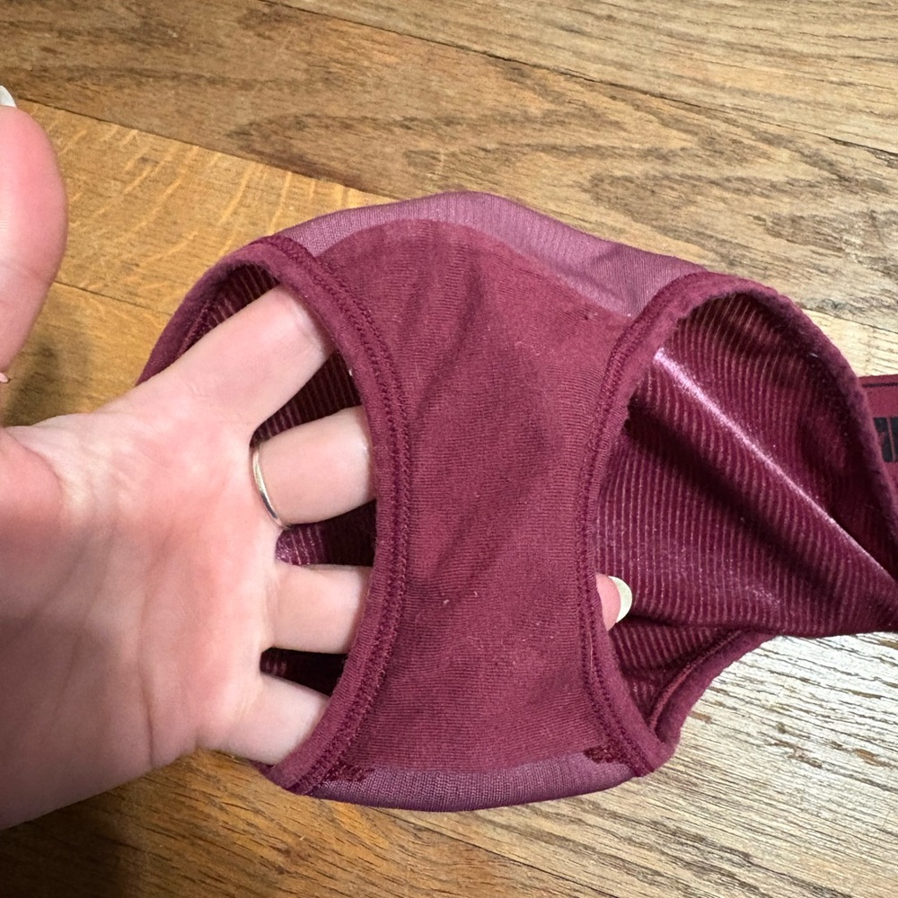 Calvin Klein Deep Red Intimate Set - Picture 4 of 5